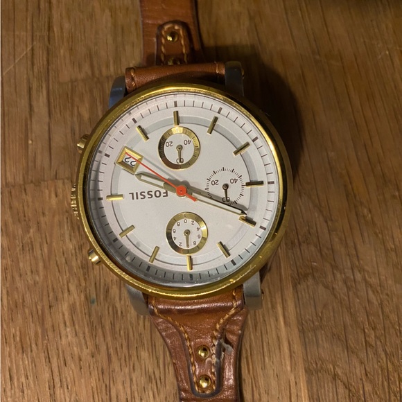 Brown Leather Fossil Watch - Picture 2 of 2